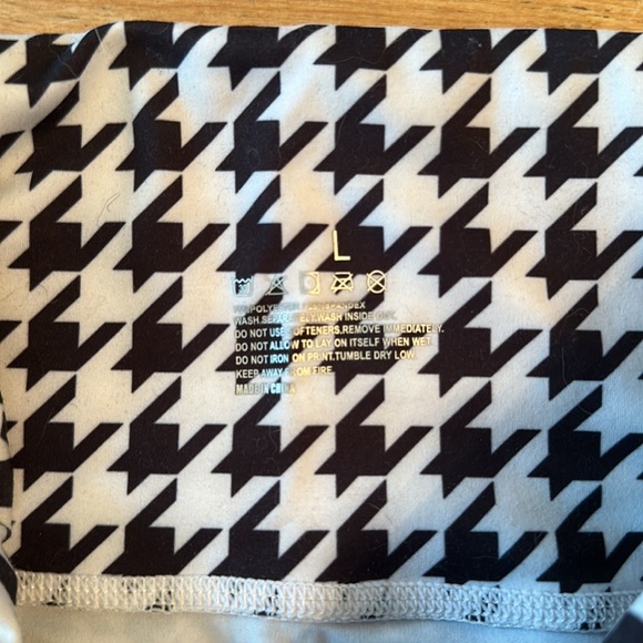 Size large chevron leggings - Picture 2 of 2